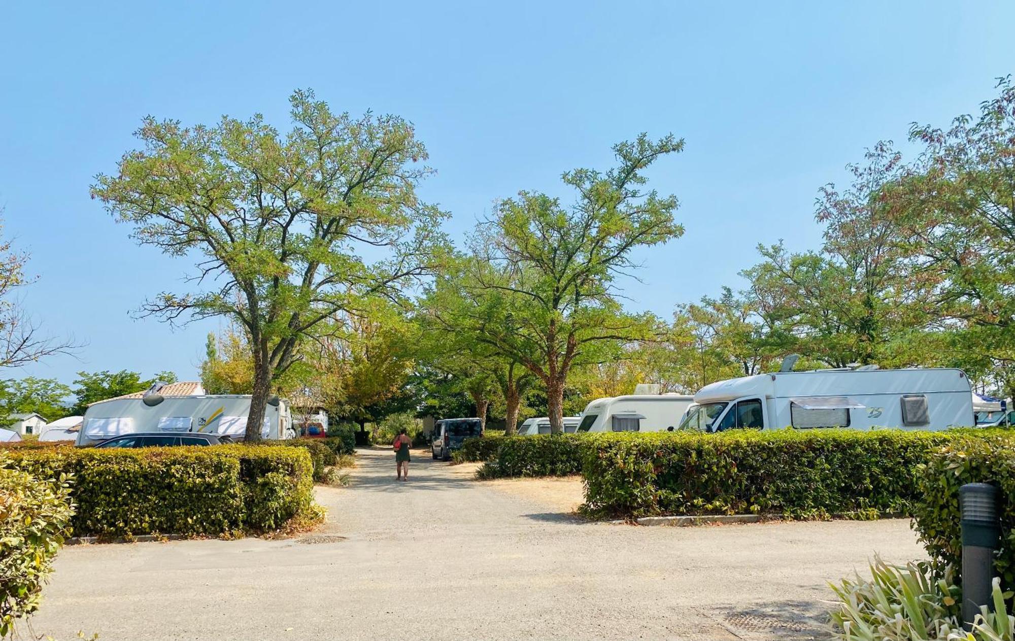 Camping Paradis Family Les Rives De L'Herault Жиньяк Экстерьер фото